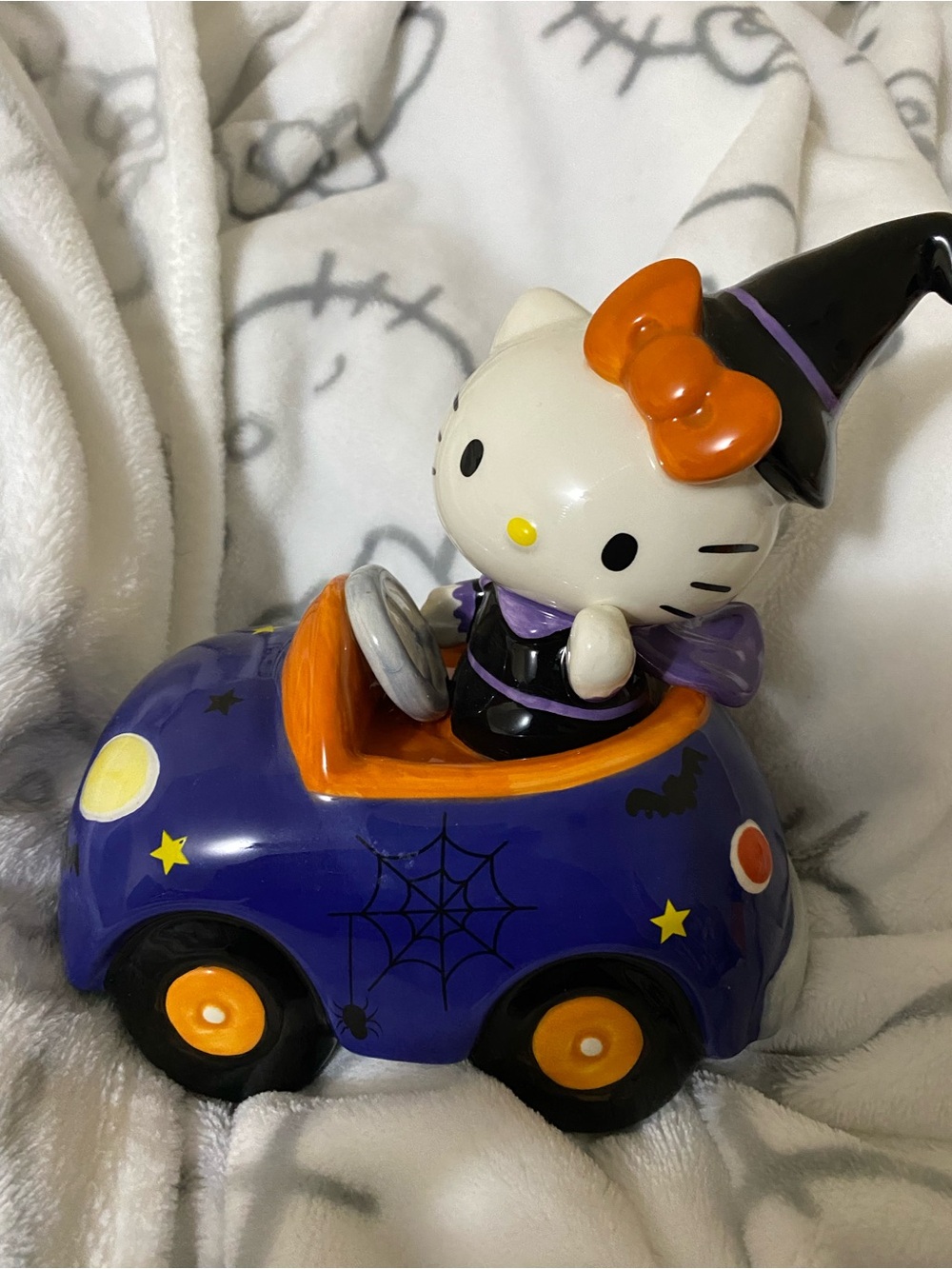Sanrio Hello Kitty Halloween Witch Car - Purple, Orange & Black